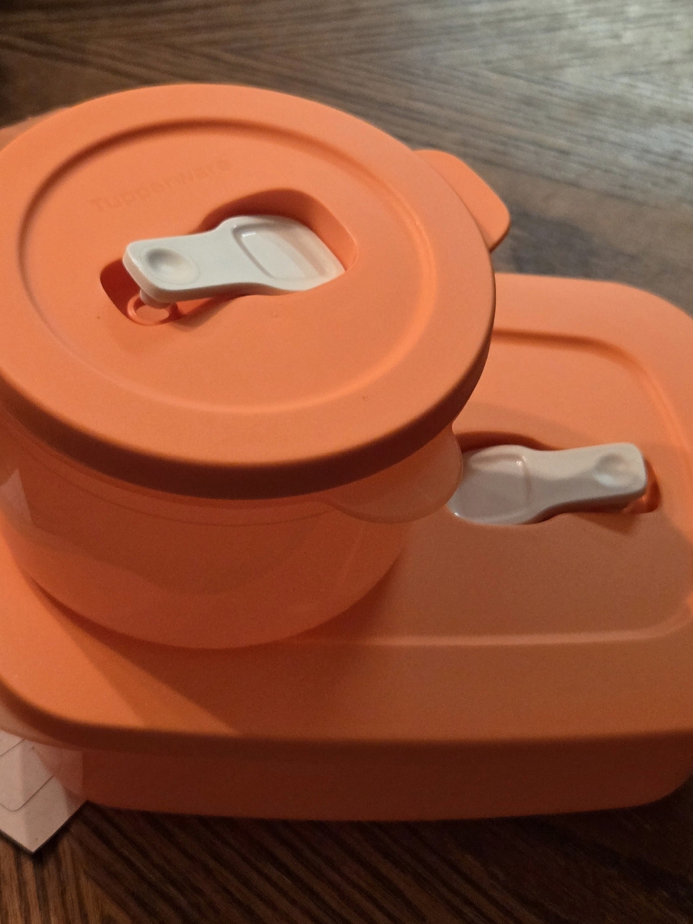 TUPPERWARE 2 CUP SOUP AND 1L RECTANGLE NWT